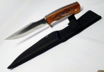 LUATEK - Linda faca com lâmina executada em aço inoxidável modelo SLK-A27, belo cabo em madeira e aço. Acondiciona em bainha original. Faca mede 32 cm de comprimento. Perfeito estado de conservação.