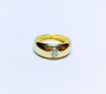 EXTRAORDINÁRIO ANEL SOLITÁRIO DE OURO 18 K TEOR 750 , FEITIO DE EXCEPCIONAL OURIVESARIA COM PRECIOSO DIAMANTE EXTRA BRANCO DE 0.30 CTS MEDINDO APROX 4.2 MM , EXCELENTE QUALIDADE E CLAREZA COM LAPIDAÇÃO E BRILHO PERFEITOS. ARO MEDE 1,8 CM . PESO 5.4 GRAMAS . PERFEITO ESTADO DE CONSERVAÇÃO, NÃO APARENTA USO .
