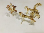 ALEMANHA - Delicada e linda escultura representando carruagem em cristal Alemão de tonalidade âmbar e translúcida. Perfeito estado de conservação, mede 6,0 x 12 x 6,0 cm.