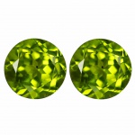 Lindo par de Preciosos Peridotos Paquistanês , totalizando 4.14 cts , Excelente qualidade e clareza IF , clássica lapidação diamante medindo 7.95 x 7.95 x 4.85 mm . ótimo investimento para montar uma joia de qualidade . Origem Paquistão .