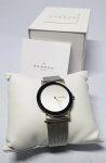 RELÓGIO SKAGEN DENMARK - RARO MODELO 39LSS - BELA CAIXA DE 32 MM E PULSEIRA DE 16 MM EM AÇO - FUNÇÕES : HORAS - MINUTOS - SEGUNDOS - MOVIMENTO QUARTZ - FUNCIONANDO EM ÓTIMO ESTADO DE CONSERVAÇÃO, ACONDICIONADO EM ESTOJO ORIGINAL COM MANUAL . POSSUI DISCRETAS MARCAS DE USO.