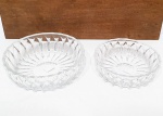 Elegante pandam de bowls executados finamente em cristal chumbo de ótima qualidade e manufatura, ricamente lapidada em tonalidade translúcida. Perfeito estado de conservação. Maior mede 5,5 cm de altura x 18 cm de diâmetro.