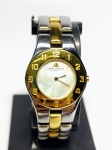RARO RELÓGIO BAUME & MERCIER - CLÁSSICO MODELO LINEA 5161 - BELÍSSIMA CAIXA DE 30 MM E PULSEIRA DE 16 MM EM AÇO COM FINO ACABAMENTO E DETALHES ESPESSURADOS A OURO - MOSTRADOR BELÍSSIMO DE MADRE PÉROLA - VISOR CRISTAL DE SAFIRA - FUNÇÕES : HORAS - MINUTOS - SEGUNDOS - MOVIMENTO QUARTZ SWISS DE PRECISÃO - FUNCIONANDO EM EXCELENTE ESTADO DE CONSERVAÇÃO, NÃO APARENTA USO .