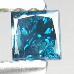 DIAMANTE AZUL - Raro diamante azul de 0.14 ct medindo 2.93 x 2.70 x 190 mm , tratamento 100% natural de excelente qualidade e clareza I1 / I2 . Clássica lapidação Princess , origem África . ótimo investimento para montar uma joia de qualidade .