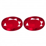 Precioso par de Apatitas red de excelente qualidade e clareza , clássica lapidação oval brilhante, totalizando 2.91 cts medindo aprox 10.60 x 7.51 x 4.88 mm . ótimo investimento para montar uma joia de qualidade . origem Etiópia.