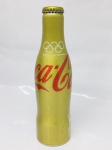 Coca Cola Garrafa Alumínio Dourada Olimpíadas Rio 2016 Cheia. Detalhes conforme fotos, _(ºLº)_ Caso necessite, tire todas suas dúvidas via atendimento personalizado por WhatsApp: (11) 98681-9377 ou pelo e-mail: contato@antiguera.com.br, onde você pode solicitar fotos detalhadas. Não deixe para última hora! Antecipadamente agradecemos pelo seu lance. Sem garantias futuras