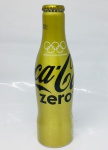 Garrafa LACRADA de Alumínio Dourada Coca-Cola Zero Comemorativa Jogos Olímpicos 2016. Detalhes conforme fotos, _(ºLº)_ Caso necessite, tire todas suas dúvidas via atendimento personalizado por WhatsApp: (11) 98681-9377 ou pelo e-mail: contato@antiguera.com.br, onde você pode solicitar fotos detalhadas. Não deixe para última hora! Antecipadamente agradecemos pelo seu lance. Sem garantias futuras