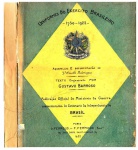 39 Colecionismo - Raro e excepcional livro Uniformes do Exército brasileiro, de autoria de Gustavo Barroso (1888 - 1959)  com gravuras aquareladas a mão de autoria do famoso pintor e pesquisador militar José Wasth Rodrigues (1891 - 1957). Este livro foi editado para as comemorações do Centenário da Independência do Brasil, em 1922. Livro raro de se achar completo, pois muitas destas gravuras aquareladas acabaram sendo emolduradas e se tornaram itens de decoração, muitos livros se perderam por esta infeliz prática. Este livro em leilão está completo Foi verificado e atestamos que está completo), tantos as 223 gravuras (duas por página) como o livro com o texto explicativo. Este livro é o melhor e o mais completo estudo sobre os uniformes brasileiros já feito até hoje. O estado de conservação deste livro é bom, mas apresenta as marcas e o resultado dos 100 anos de idade. A última capa está destacada da lombada e todas as páginas se encontram amarelas, uma reação química típica dos livros antigos, mas o livro é plenamente manuseável e pode ser folheado a vontade, sempre se mantendo o saudável cuidado no manuseio, o que deve ser dispensado a todo material de papel antigo. O livro med
