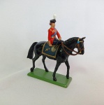 Rainha Elizabeth II cavalgando - Boneco tipo soldado de chumbo fabricado pela Britains. Mede 9cm de altura. A última foto é apenas ilustrativa e foi colhida na rede mundial de computadores.