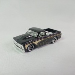Pick Up Chevy C10 1967 `67 - Hot Wheels - Carro de coleção em miniatura na escala 1/64 - Fabricado em diecast com partes em plástico injetado. As rodas giram livremente