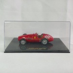 Ferrari 500 F2 - Carro miniatura escala 1/43 Ferrari Collection. Caixa e base originais. Carro de coleção em metal com partes em plástico injetado