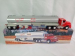 Caminhão tanque TEXACO 1975 - Products you can trust - Com luzes, alerta de ré e buzina. Veja o vídeo. Mede 37cm de comprimento. Fabricado em plástico. Embalagem original