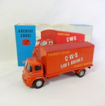 Caminhão Foden S21 Mickey Mouse Box Lorry - CWS - Corgi Classics - Caminhão decoleção em miniatura diecast. Escala 1/50. Embalagem original. Os retrovisores ainda estão na embalagem original. As rodas giram livremente e os pneus são em borracha.