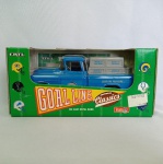 Linda 1955 Chevy Cameo Pickup Truck com tema do time fe futebol americano Caroilna Panthers - Carro em miniatura diecast fabricado pela ERTL na escala 1/25. Funciona como cofre (tem chave no chassi para tirar as moedas). As rodas giram livremente e os pneus são em borracha. Os retrovisores estão ainda na embalagem original.