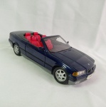 BMW 325i - Carro de coleção em miniatura diecast na escala 1/18. Fabrciado pela Maisto. Abre capô, mala e portas. As rodas giram livremente e os pneus são em borracha. 
