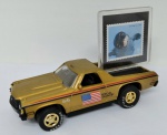 Miniatura Johnny Lightning  Chevy 1971 El Camino  Special Delivery -  dourada - escala 1:64 -  item de coleção sem embalagem  muito bem conservada  sem avarias