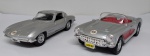 Kit Maisto 2 Corvettes; 57 Corvette  conversível -  prata  metal - escala 1:39 e 63 Corvette  prata  metal  escala 1:36 -  itens de coleção sem embalagem  muito bem conservados  sem avarias