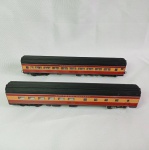 Brinquedo antigo - ferromodelismo - Lote com 2 vagões de passageiro Southern Pacific 10200 e 3000. Um dos conjuntos de rodas está solto. Escala HO (medem 26cm de comprimento cada
