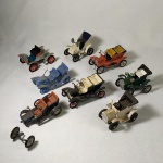 BRINQUEDO ANTIGO - Lote com 08 (oito) miniaturas da Coleção CARROS ANTIGOS da famosa fábrica de Brinquedos TROL. Todos eles já montados. Alguns apresentam pequenos danos e falta de componentes. Um deles necessita fixar as rodas dianteiras. Estão sendo leiloados como apresentados nas fotos. Não temos as caixas originais. Todos são de plástico rígido e muito sensíveis.