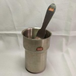 BEBIDA - STELLA ARTOIS - COPO de alumínio e PÁ para cortar o colarinho de Chope, ambos promocionais da famosa cerveja.