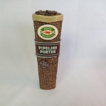 Linda alavanca de chopeira tambem conhecida como Tap Handle da cervejaria Kona Brewing - Pipeline Porter. Mede 16,5cm de altura. Linda peça para colecionadores de itens ligados a cerveja ou decoração de bar. Rosca padrão na parte inferior. Tem um detalhe de cada lado perto da palavra porter