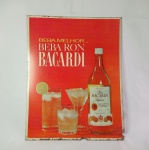Linda e antiga placa do Rum ou Ron Bacardi. Mede 42,5 x 33,5cm Em lata.