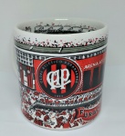 Caneca Clube Atlético Paranaense / Estádio Arena da Baixada - escudo antigo  porcelana -  8,5 cm de altura  decorada interna e externamente  produto licenciado pelo Clube Atlético Paranaense  produzido por Canecaria  item de coleção sem uso  sem embalagem - sem avarias