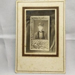 FOTOGRAFIA - CART DE VISITE - Foto de uma Mãe oferecendo sua fotografia aos filhos, datada de 1920 em Uberaba - Minas Gerais. 
