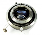 06 Colecionismo/câmeras fotográficas - Conjunto de obturador e lente de origem francesa. Lente A. Pierrat 1:4,5 - 105 mm. O obturador está operacional, as velocidades acima de 1/10 estão funcionando bem, de 1 segundo a 1/10 também funciona, mas pode haver interrupção. Para o uso prático seria interessante uma nova lubrificação do sistema.  As lentes estão limpas, não há sinais de fungos, mas apresenta uma mancha no revestimento da lente no último elemento (foto). O conjunto não foi testado em uma máquina, o dito uso prático. Há dois vídeos mostrando o funcionamento do obturador. Material vendido no estado em que se encontra.