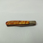 Canivete Kutmaster - fabricado nos Estados Unidos. Com duas lâminas. Com a maior aberta mede 12,5cm de comprimento. Fechado mede 7cm