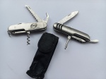 COLECIONISMO - Conjunto com dois canivetes em metal.