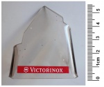 19 Colecionismo - Suporte expositor de canivetes Victorinox. Material original de loja, raramente encontrado a venda, pois é de uso exclusivo de lojistas ou distribuidores Victorinox. Peça em bom estado de conservação. As dimensões do suporte são: 5,5 cm de altura e 3,8 cm de base.