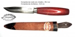 43 Colecionismo/cutelaria - Antiga faca sueca, em aço carbono. Modelo típico dos países nórdicos. Faca totalmente operacional, ainda com o seu fio original (muito afiada, requer cuidado no manuseio). A faca mede 21,5 cm com a bainha calçada e 20,1 cm sem a bainha, sendo a lâmina com 10,0 cm. Aço em excelente estado de conservação.