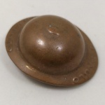 MILITARIA - PIN CAPACETE da revolução Constitucionalista de 32, com as inscrições S. PAULO INVICTO.