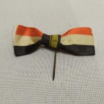 (12) MILITARIA - ALFINETE MILITAR PATRIÓTICO ALEMÃO, PRIMEIRA GUERRA MUNDIAL, WW1, COMPOSTO DE FITA DA MEDALHA CRUZ DE HONRA, MUITO PROVAVELMENTE ELABORADO PELO PRÓPRIO VETERANO. EXCELENTE PEÇA PARA QUALQUER COLEÇÃO DE MILITARIA
