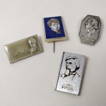 15. Lote com 4 pins Soviéticas celebrando personalidades da extinta URSS. Período da Guerra Fria.