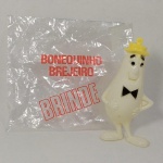 PROMOCIONAL - BONECO DO ARROZ BREJEIRO fabricado pela ATMA. Muito bem conservado. Acompanha a embalagem plástica original com os dizeres `BONEQUINHO BREJEIRO`. Toda dona de casa conhecia o arroz Brejeiro nos anos 60 e 70. Era uma das marcas mais vendidas e fazia muitos comerciais na TV. Durante anos, a empresa distribuiu seu mascote, o Brejeiro, um boneco com cara simpática, nos pacotes de 5 quilos. O sucesso foi tanto que logo apareceram também o boneco Marinheiro e todo o resto da família. 