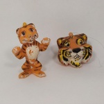 PROMOCIONAL - TIGRE DA ESSO em duas versões (Tigre completo e somente a cabeça do Tigre). Ambos bem conservados. O Tigre apresenta algumas pequenas falhas na pintura. A cabeça do Tigre está perfeita, em estado de nova. 