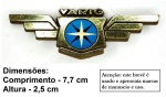 15 Colecionismo/aviação comercial - Brevê da extinta Varig. Peça em material plástico, segundo consta, destinado ao uso dos comissários de bordo. Dimensões 7,7 cm X 2,5 cm. Peça usada e com desgastes, como pode ser visto nas fotos do anúncio.