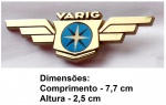 16 Colecionismo/aviação comercial - Brevê da extinta Varig. Peça em material plástico, segundo consta, destinado ao uso dos comissários de bordo. Dimensões 7,7 cm X 2,5 cm. Peça nova, sem uso, proveniente de antigo estoque da Varig. Atenção: últimas peças do estoque.