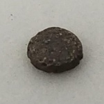 37. Curiosidade Numismática. Possível Menor Moeda de Prata do mundo. 3mm. Império Máuria, Índia Antiga, 1I32 karshapana, cunhada entre 322 a.C. 185 a.C.. Mais de 2000 anos de história