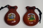 Lindo Par de Castanholas artesanais - Em madeira - Importado da Espanã - Acondicionadas na caixinha original - ''Castañuelas Artesanas'' - Medida da embalagem: 17,5 x 11 x 3,5 cm.