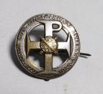 Antigo Broche comemorativo ao 36º Congresso Eucarístico Internacional, realizado na cidade do Rio de Janeiro, nos dias 17 e 24 de julho de 1955 - Bronze Prateado - Medida: 2 cm de diâmetro.