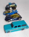 Hot Wheels - 4 Colecionáveis carrinhos - Sendo: X1624 , Swoopy Do, Golden Arrow e Cool-One  - Metal e plástico rígido. Vendido no Estado - Conforme fotos. Medida maior: 8 CM DE COMP.