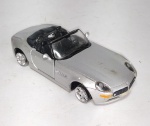 Antigo Carro Maísto - BMW Z8 - Scale 1/38 - Material: Metal e plástico rígido - Vendido no estado - Conforme fotos - Medida: 11 cm de comprimento.