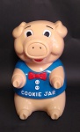 Antigo e Raro Porta Biscoitos e Guloseimas - Sonoro - The Original ''Cookie Jar'' 1990 - U.S.A - Funcionando com 2 pilhas AA - Possui dispositivo que ao levantar a sua cabeça emite som alto, idêntico ao de um porco - Muito conservado -Conforme fotos - Medida: 26 cm de altura.