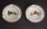 Lote com 2 lindos de Porcelana Real com bordas de ouro - Com linda decoração represnetando carros antigos - Cadillac 1903 e Runabout 1903 - Medida do diâmetro: 10 cm de diâmetro.