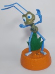 DISNEY PIXAR -RARO Boneco FLIK interativo e todo articulado - Funcionando perfeitamente com 3 pilhas AA - Personagem principal  do filme Vidas de Insetos - Produto importado - Interage de 2 formas, Ele Dança, emite fala em inglês e melodia, e possui sensor de som; o boneco se movimenta sempre que escuta sons do ambiente - Medida: 34 cm de altura x 16 cm de diâmetro.