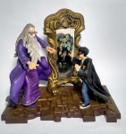 Raro e Colecionável Diorama - HARRY POTTER - Ano: 2000 - Warner Bros - Mattel - Escultura de Coleção com cena clássica ''O Espelho de Ojesed'' - Muito conservado - Produto importado - Medida:  22,5 x 15 x 20 cm de altura.