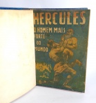 Antigo e Raro Livro encadernado - ''HÉRCULES, O Homem mais forte do mundo'' por Felix de Carvalho, e desenhos de Ricardo Casanova - Década de 20/30 - ''Propriedade litteraria e artistica pertencente a Livraria João do Rio. Rio de Janeiro'' - Possui 48 páginas com lindas ilustrações! Encadernação com capa dura. Possui dedicatória datado de 1938, carimbo e impresso, conforme fotos. Medida do livro: 26,5 x 18 cm